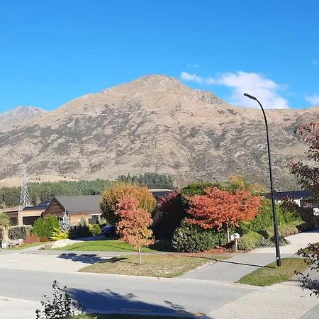Banbury Deluxe With Spa Bath! Private Courtyard! Distretto di Distretto di Queenstown Esterno foto
