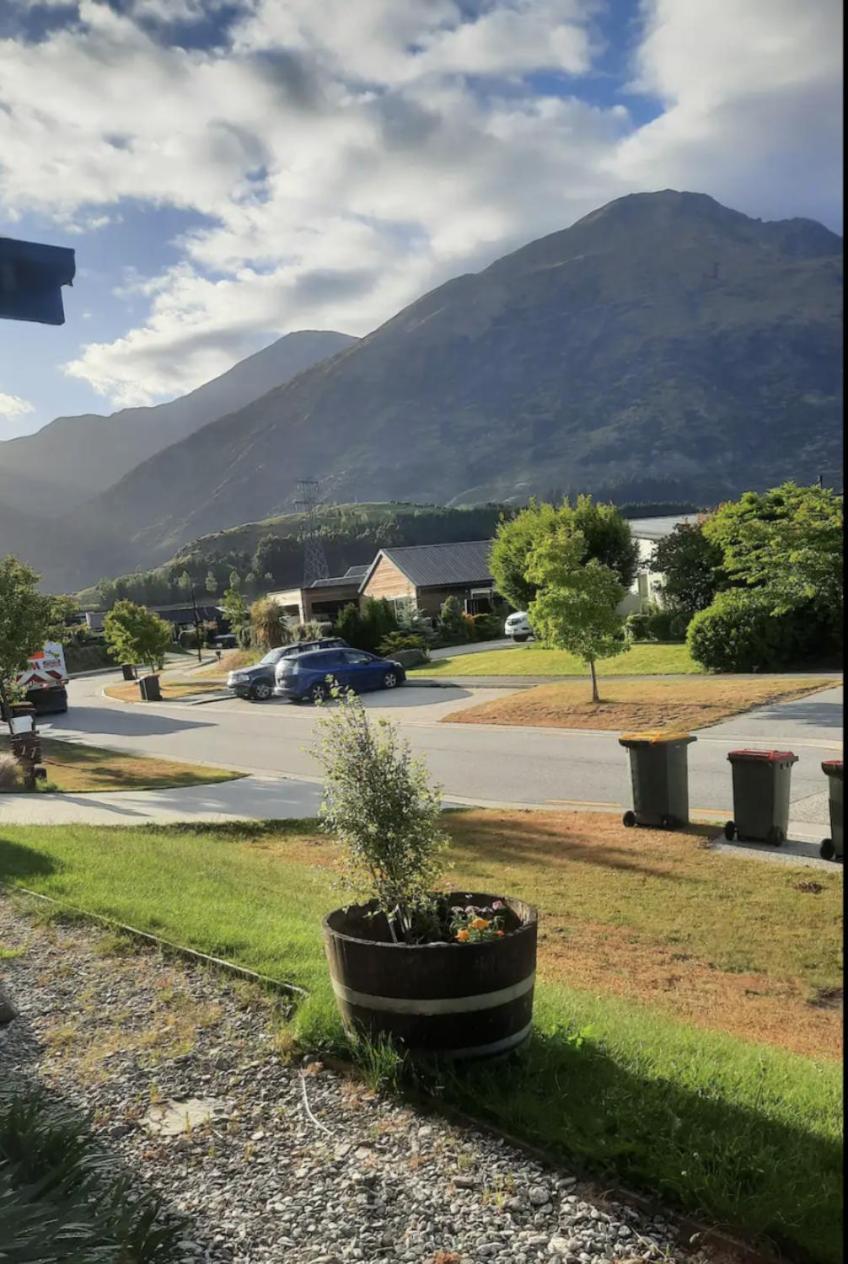 Banbury Deluxe With Spa Bath! Private Courtyard! Distretto di Distretto di Queenstown Esterno foto